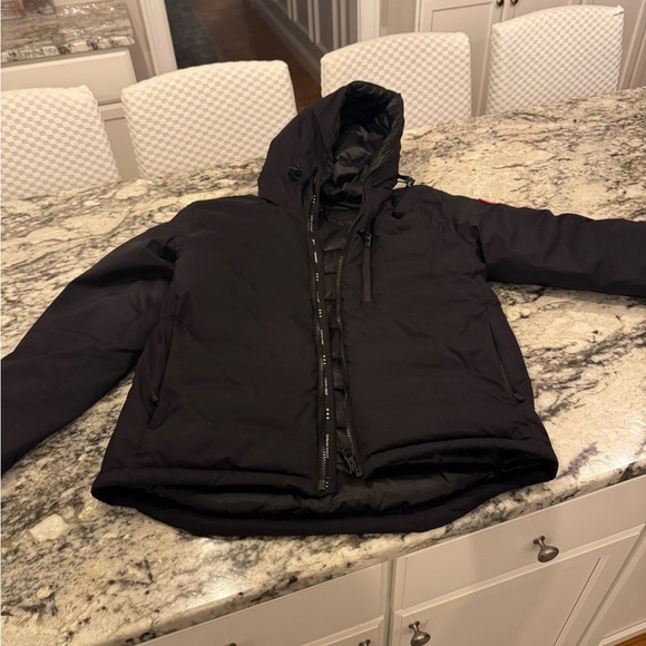 Gently loved Canada Goose Men’s Medium - Picture 10 of 12